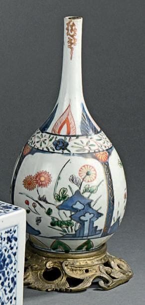 Bouteille à saké en porcelaine d'Imari, piriforme,...