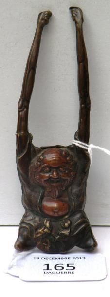 Statuette de Tenaga en cuivre repoussé, représenté...