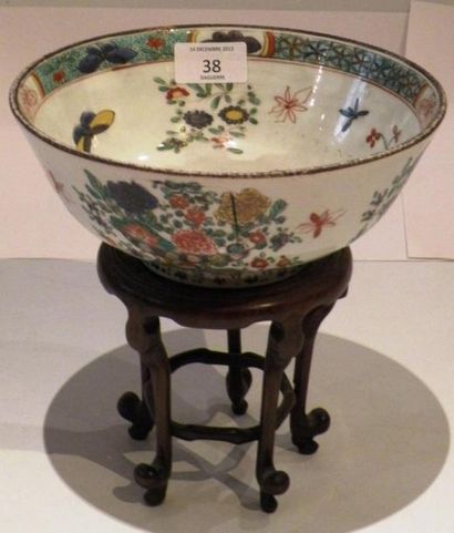 Bol en porcelaine, famille verte à décor...