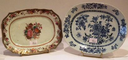 Plat en porcelaine famille rose et plat en...