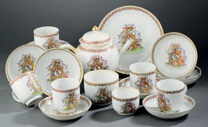 Partie de service à thé en porcelaine de...