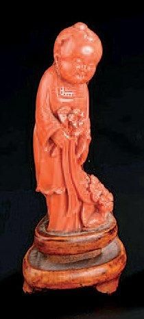 Petite statuette en corail rouge sculpté...