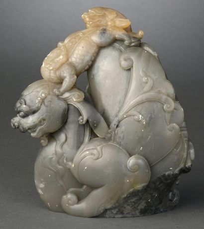 Groupe en stéatite sculptée représentant...