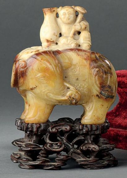 Groupe en stéatite sculptée représentant...