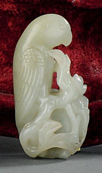 Groupe en jade sculpté, représentant un perroquet...
