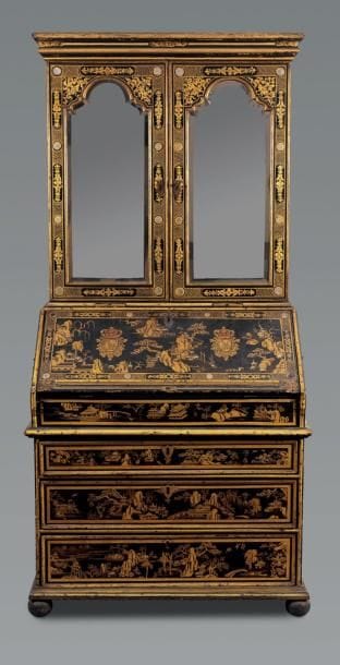 Scriban en bois recouvert de laque de Chine...