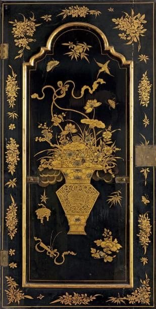 Scriban en bois recouvert de laque de Chine...