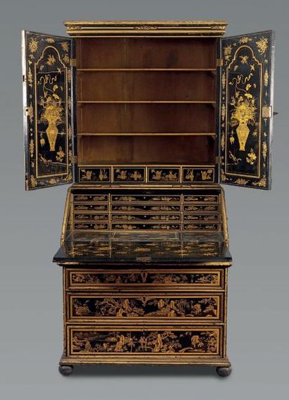 Scriban en bois recouvert de laque de Chine...