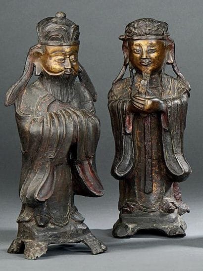 Deux dignitaires en bronze partiellement...