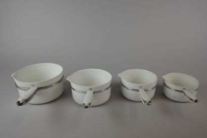 FRUGIER. Suite de quatre casseroles en porcelaine...