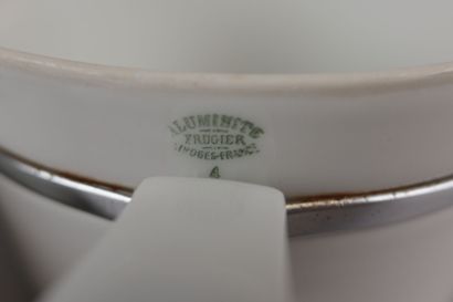 FRUGIER. Suite de quatre casseroles en porcelaine...