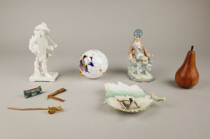 Lot de bibelots en porcelaine comprenant...
