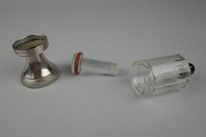 Lot comprenant : - un moutardier à piston...