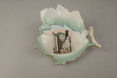 Lot de bibelots en porcelaine comprenant...