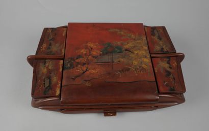VIETNAM, XXe siècle. Coffret de toilette...