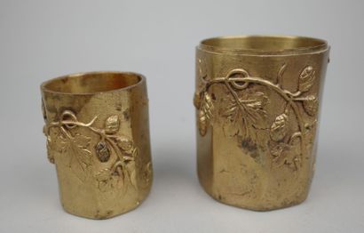 Lot comprenant : une tasse et sa sous-tasse...