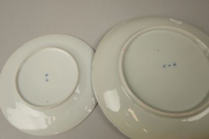 ASIE. Lot de neuf assiettes dont décor de...