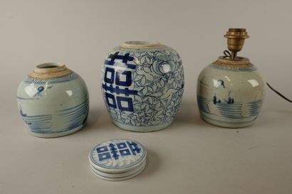 Lot comprenant trois pots à gingembre en...