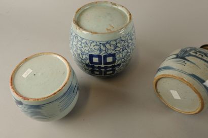 Lot comprenant trois pots à gingembre en...