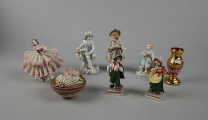 Lot de bibelots divers dont : danseuse en...