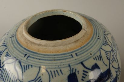Lot comprenant trois pots à gingembre en...