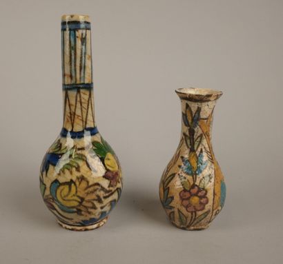 Lot de deux vases en céramique polychrome...