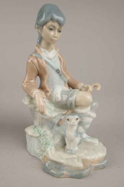Lot de bibelots en porcelaine comprenant...