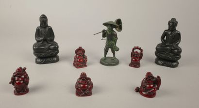 Lot de bibelots comprenant : deux statuettes...
