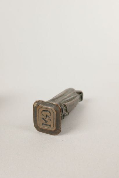 Lot consisting of a bronze door knocker shaped...