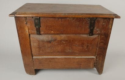 Small Henri II-style chest made of oak, with...