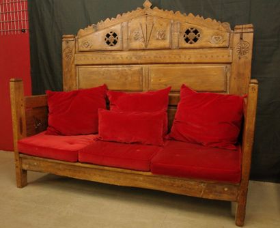 Daybed with a solid, crenellated headboard...