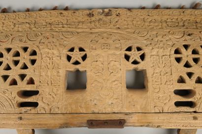 PORTUGAL. Ox yoke headpiece made of light-colored...