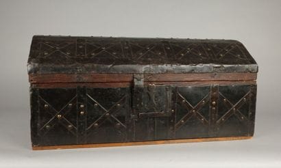 Trunk with a domed lid, reinforced with iron
H:...