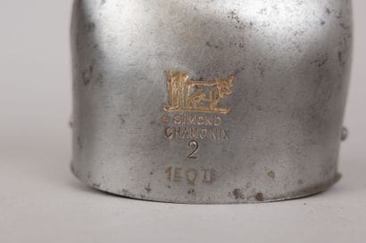 SIMOND Chamonix. Metal cowbell 
Bears the...