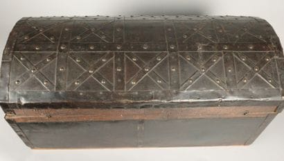 Trunk with a domed lid, reinforced with iron
H:...