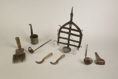 Set including a Berber weaving comb with...