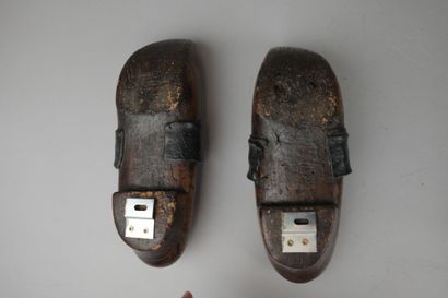 Set consisting of a pair of wooden clogs...