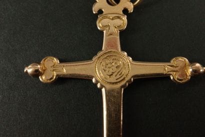A large Jeannette cross in 750 yellow gold,...
