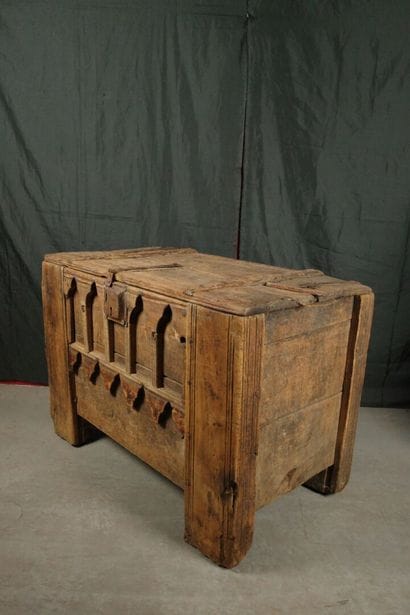BONNEVAL SUR ARC. Pine post chest with arcature...