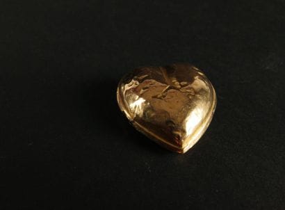 750 gold heart with a liquid center. Sardinian...