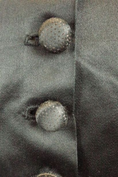 BRESSE, circa 1880. Black silk satin cape,...
