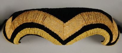 TARENTAISE. Trim with velvet and gold ri...