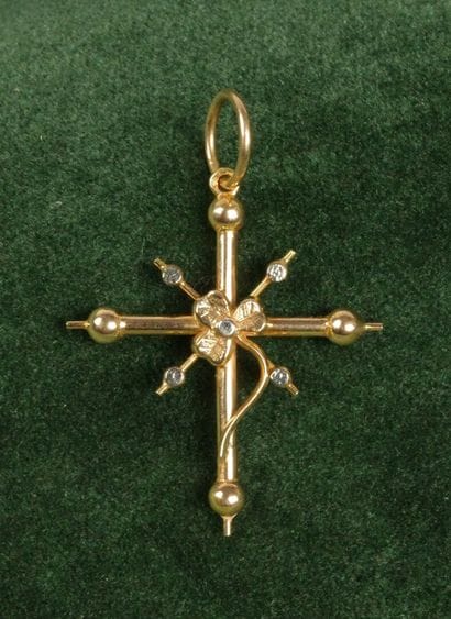 Two-tone 750 gold cross with a floral design...