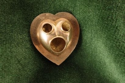 750 rose gold heart pendant with a flat rim...