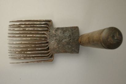 Set including a Berber weaving comb with...