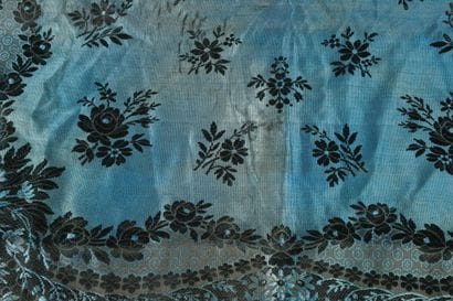 TARENTAISE. Silk scarf with a blue background...