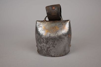 SIMOND Chamonix. Metal cowbell 
Bears the...