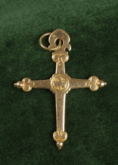 A large Jeannette cross in 750 yellow gold,...