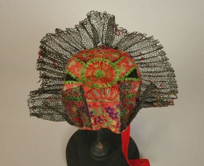 A girl’s “béguine” headdress from Fontcouverte,...