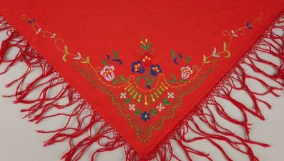 Red wool scarf with embroidered floral design
100...